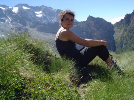 Sul sentiero del Passo delle Platte - Parco dell'Adamello bresciano - Sullo sfondo il ghiacciaio del Baitone